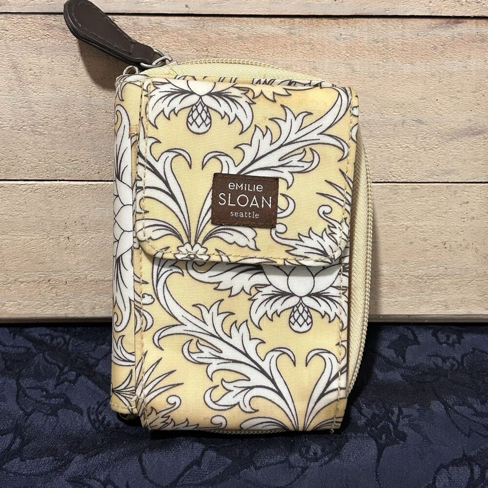 Emilie Sloan Seattle Small Wallet Billford White And Yellow Floral Zip around
